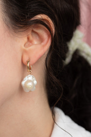 Open image in slideshow, Marguerite Pearl Earrings
